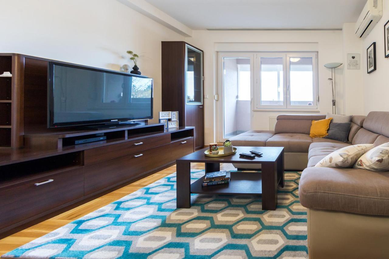 Appartement Oscar à Osijek Extérieur photo